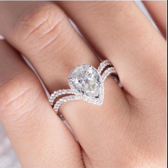 New White Gold Plated Delicate Water Drop Ring - Picture 2 of 6